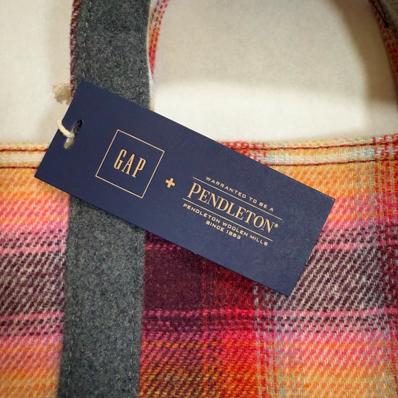 GAP X Pendleton | Plaid Small Utility Tote - Picture 6 of 9